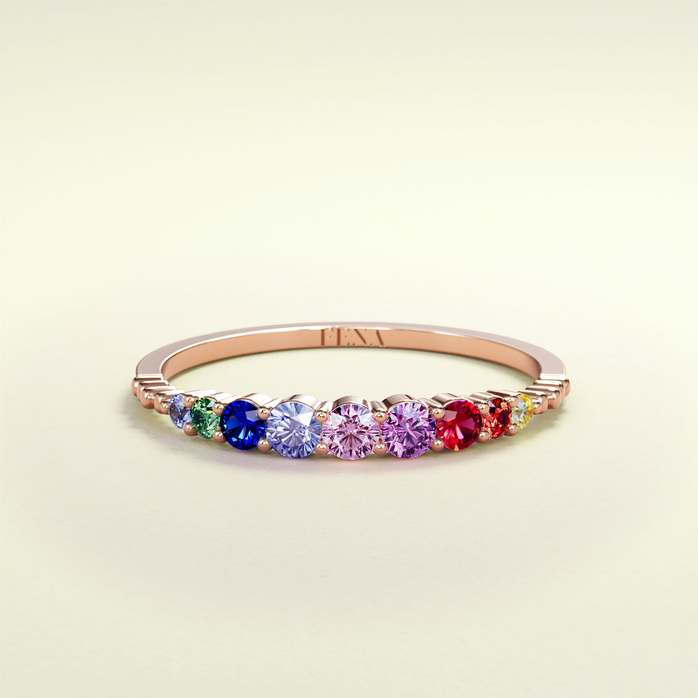 Memoire Ring aus Roségold mit Regenbogen Saphiren  im Verlauf. Von FENA daily Jewellery.