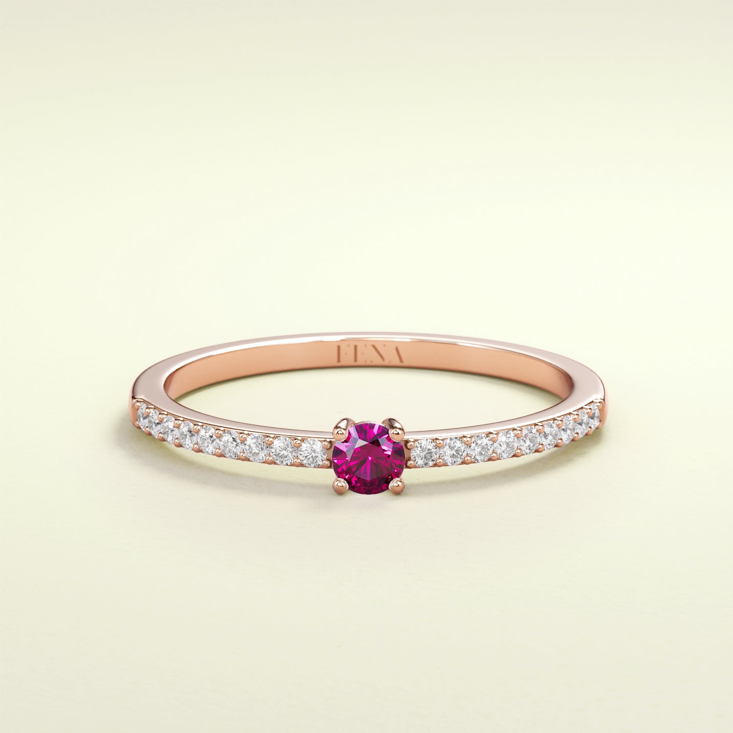 Birthstone Ring Jänner in Roségold mit rotem Granat und Diamanten. Von FENA daily Jewellery.