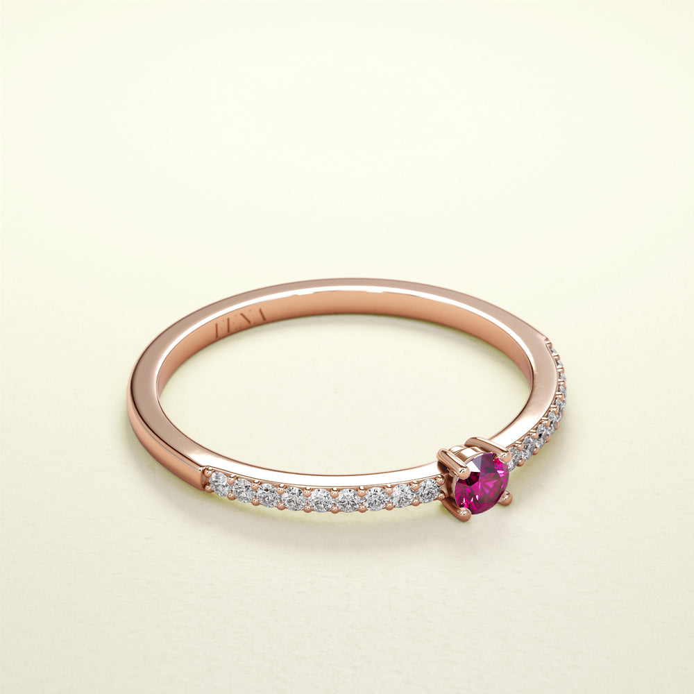 Birthstone Ring Jänner in Roségold mit rotem Granat und Diamanten. Von FENA daily Jewellery.