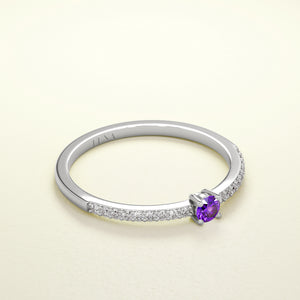 Birthstone Ring Februar in Weißgold mit Amethyst und Diamanten. Von FENA daily Jewellery.